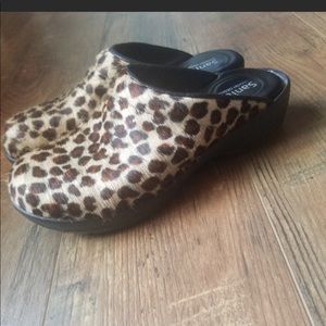 Sanita Leopard clogs